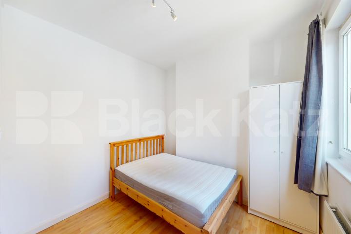 Spacious and bright, split level four bedroom property in London Bridge Lockyer Estate, Kipling Street, London Bridge
